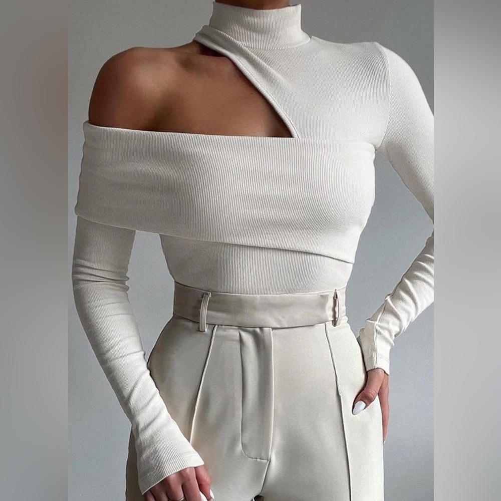 NWT Mock Neck Oblique Cutout Rib Long Sleeve Knit Top in XS